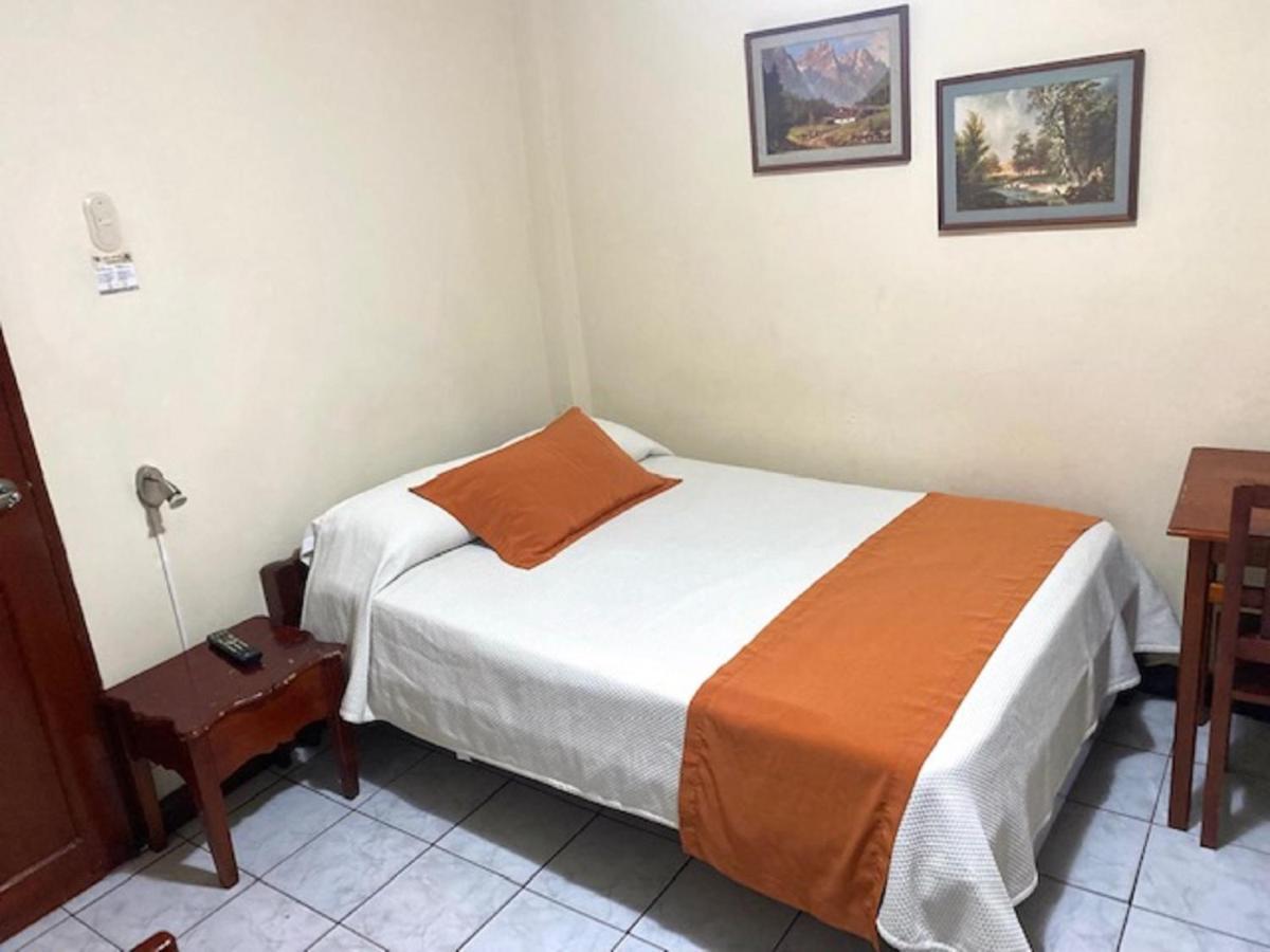 Hotel D'Mario Lago Agrio Bagian luar foto