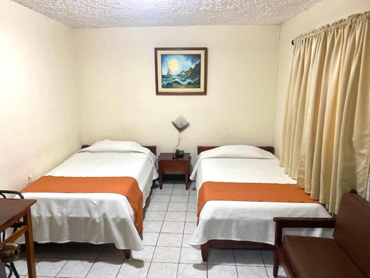 Hotel D'Mario Lago Agrio Bagian luar foto