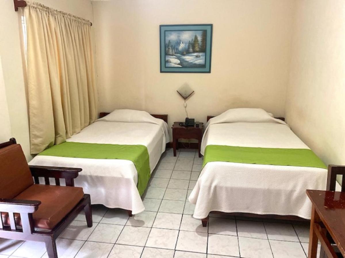 Hotel D'Mario Lago Agrio Bagian luar foto