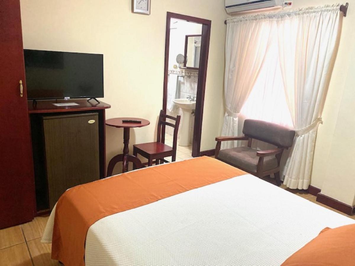 Hotel D'Mario Lago Agrio Bagian luar foto