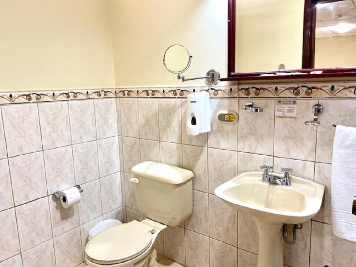 Hotel D'Mario Lago Agrio Bagian luar foto