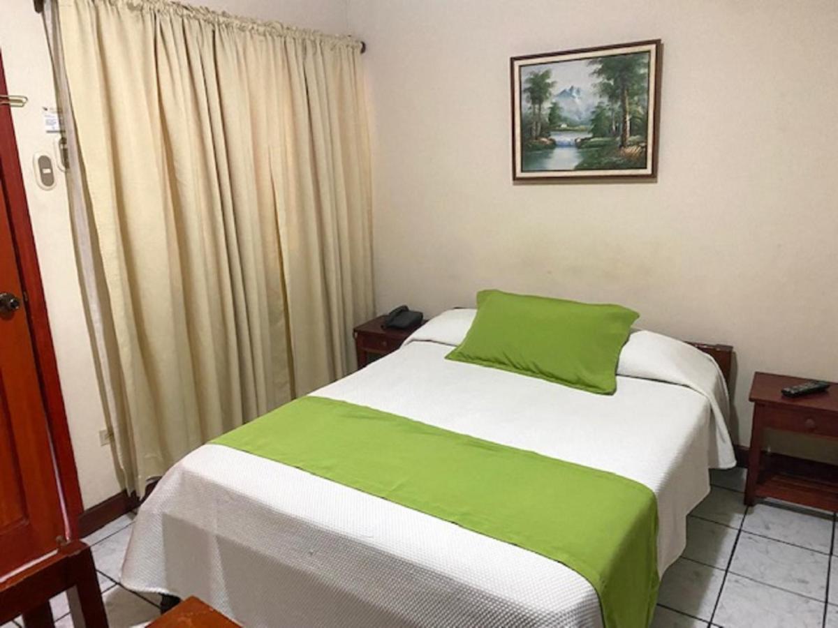 Hotel D'Mario Lago Agrio Bagian luar foto