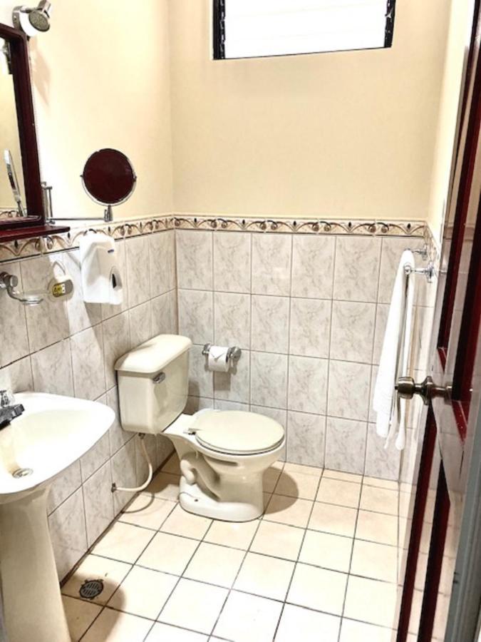 Hotel D'Mario Lago Agrio Bagian luar foto